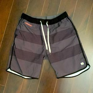 Mens Vuori casual shorts in black and grey